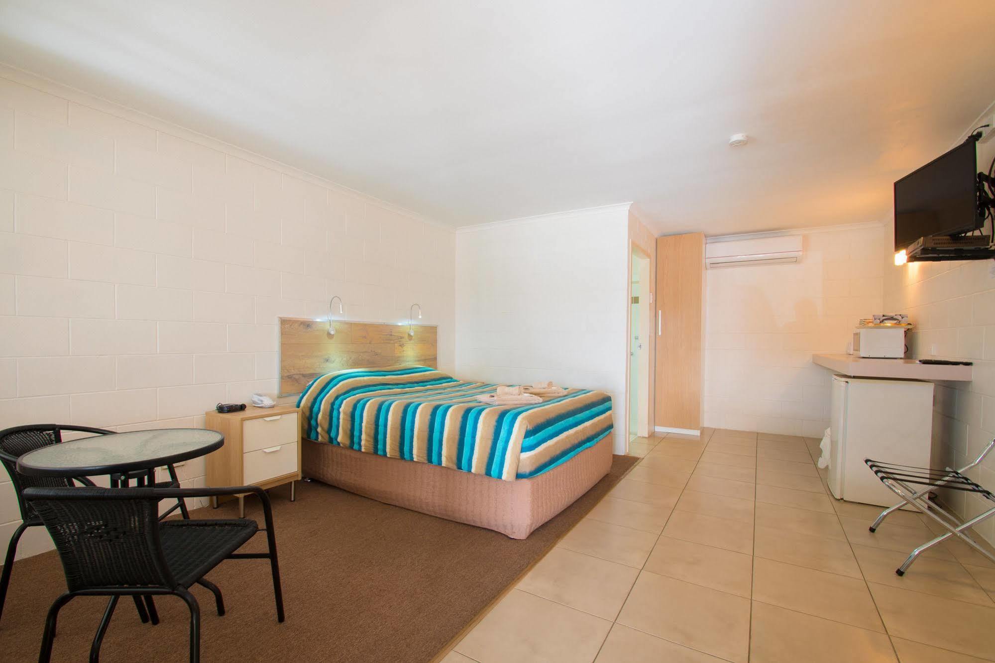 A & A Motel Proserpine Buitenkant foto